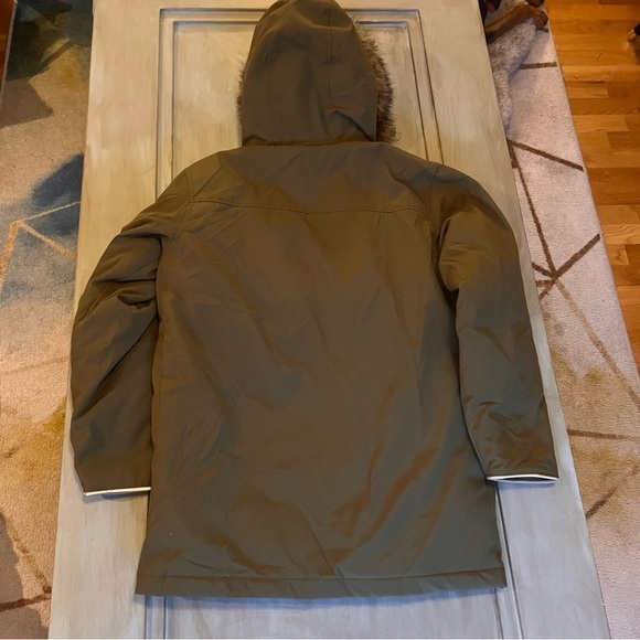 LIKE NEW! Youth GAP XXL winter jacket fuzzy hood - Picture 13 of 13